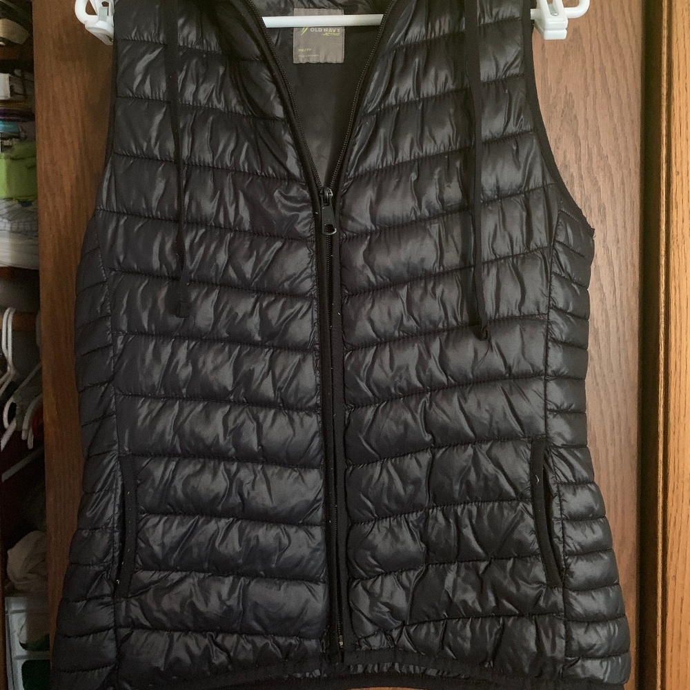 Hooded Vest - Active